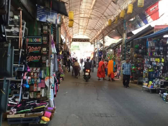 ผู้ปกครองโวย พ่อค้าตลาดชายแดนขายบุหรี่ไฟฟ้าให้เด็ก ด้านเด็กเผยนึกว่าเป็นของเล่น!