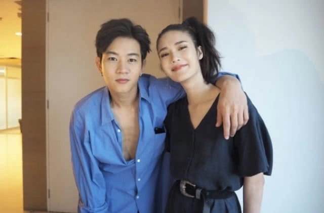 แฟชั่นจ๋าทั้งพี่ทั้งน้อง "แคนดี้รากแก่น" เผยรักครั้งนี้ของโทนี่ ที่บ้านโอเค