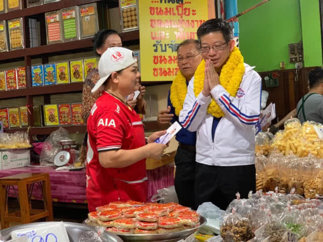 พปชร. ล่องเรือลง"ปากเกร็ด" หนุนตลาดชุมชนให้เข้าถึงแหล่งทุนง่ายขึ้น