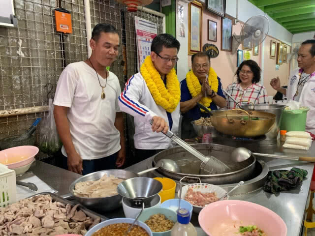 พปชร. ล่องเรือลง"ปากเกร็ด" หนุนตลาดชุมชนให้เข้าถึงแหล่งทุนง่ายขึ้น