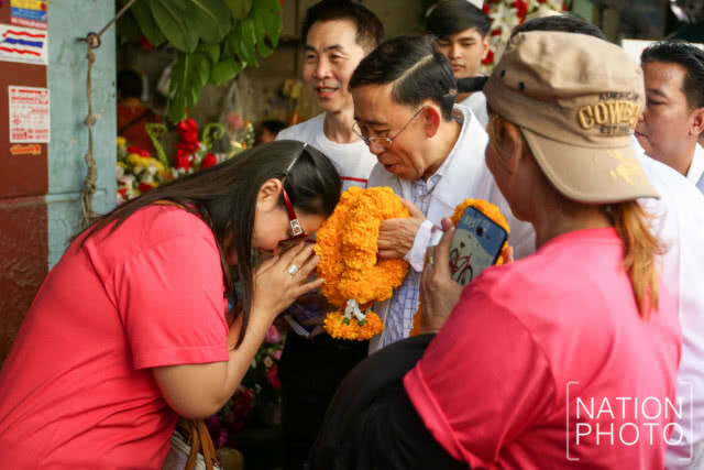 "มิ่งขวัญ" นำทัพ "พรรคเศรษฐกิจใหม่" ลุยหาเสียง "ปากคลองตลาด" ครั้งแรก