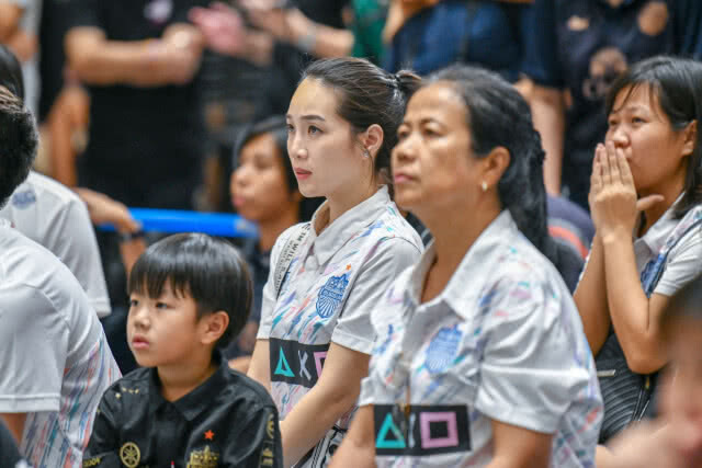 "บุรีรัมย์​ ยูไนเต็ด"​ โค่น​ "ชลบุรี​" ผงาดแชมป์​ Thai League E-Sport Pro 2018​