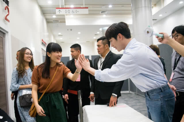 พระเอกตาหวาน "ซอคังจุน" ส่งมอบความรักผ่านบทเพลง พร้อมเสิร์ฟความสุขสุดพิเศษให้แฟนชาวไทย