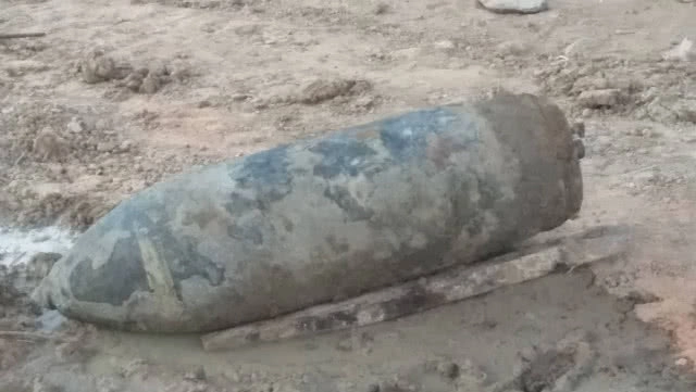 ตำรวจเก็บกู้ระเบิดเก่าใต้ทางรถไฟได้แล้ว ย้ายเก็บสนามบินร้างก่อนนำไปทำลาย