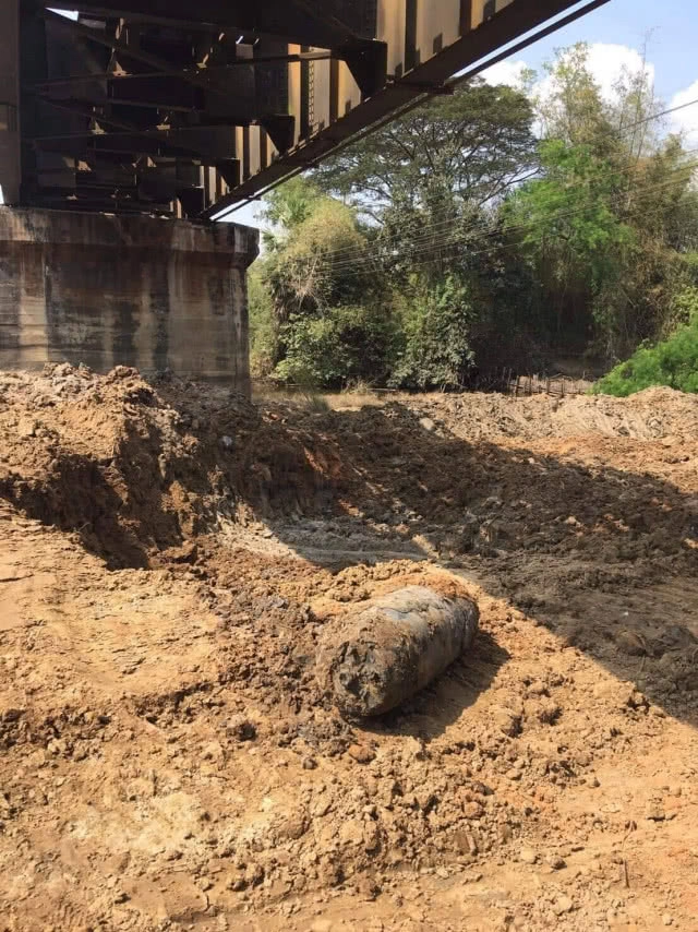 ตำรวจเก็บกู้ระเบิดเก่าใต้ทางรถไฟได้แล้ว ย้ายเก็บสนามบินร้างก่อนนำไปทำลาย