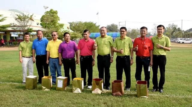 ลุงวัย 65 คว้าแชมป์ เตะปี๊บ! ดัง! ไกล! พร้อมเผยเคล็ดคลับ (มีคลิป)