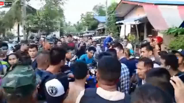 ระทึก!! ตร.ไล่ล่าคนร้าย ชิงรถ-M16 หนีเข้าชุมชนสุขสวัสดิ์ 76 ล่าสุดพบตัวแล้ว