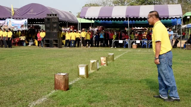 ลุงวัย 65 คว้าแชมป์ เตะปี๊บ! ดัง! ไกล! พร้อมเผยเคล็ดคลับ (มีคลิป)