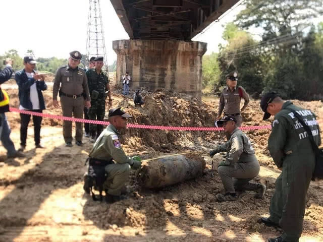 ตำรวจเก็บกู้ระเบิดเก่าใต้ทางรถไฟได้แล้ว ย้ายเก็บสนามบินร้างก่อนนำไปทำลาย