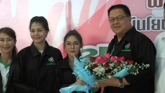 น้องพลอยไพลินขึ้นเวทีแสดงวิสัยทัศน์นโยบายรับใช้ชาวอีสาน