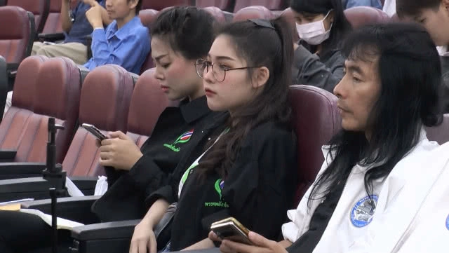 น้องพลอยไพลินขึ้นเวทีแสดงวิสัยทัศน์นโยบายรับใช้ชาวอีสาน