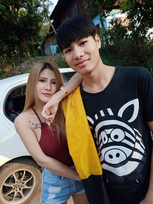 อึ้งกันเป็นแถบ!! ภาพคู่แม่-ลูก ชาวเน็ตคิดว่าเป็นแฟนกัน
