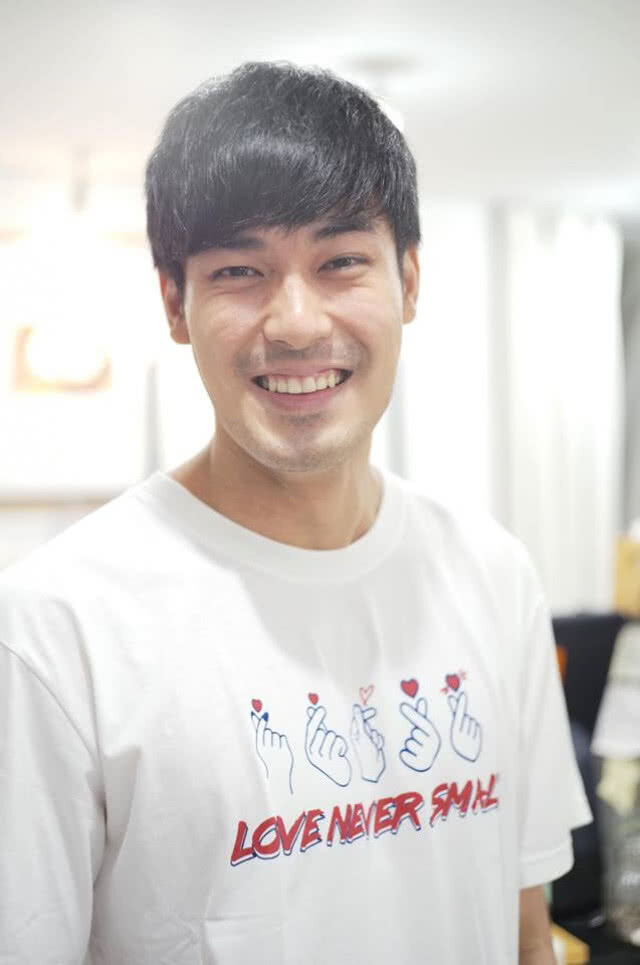 "หน่อง ธนา" ชวนทำบุญแก่น้องๆ รร. สอนคนตาบอดวัดมหาไถ่