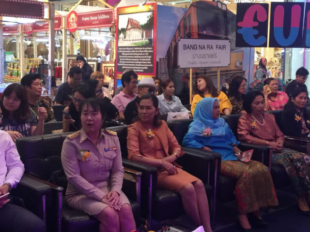 จ.นราธิวาส จัดแสดงสินค้าสร้างรายได้ให้ผู้ประกอบการ