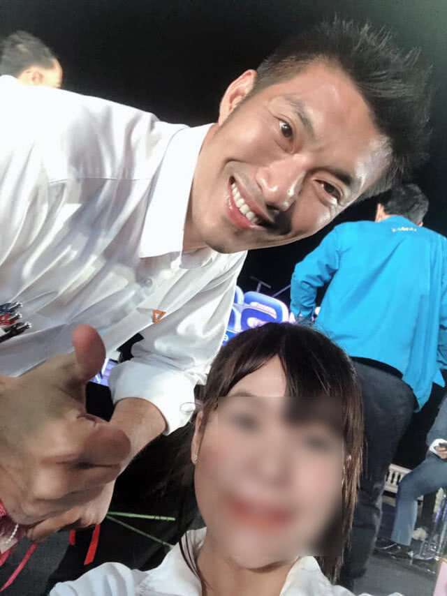สาวพลังประชารัฐ เซลฟี่ "ธนาธร" บอก "แตกต่างแต่ไม่แตกแยก"