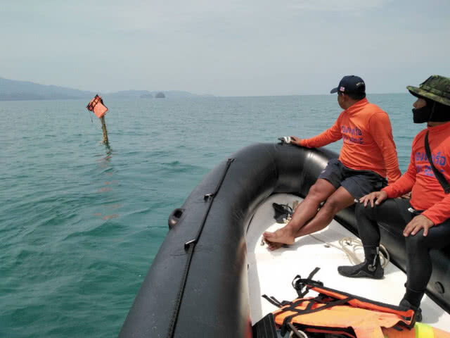 เรือตกปลาล่มกลางทะเลอันดามันจ.สตูล เจ้าหน้าที่ช่วย7ลูกเรือเสียชีวิต 1 สูญหาย 1