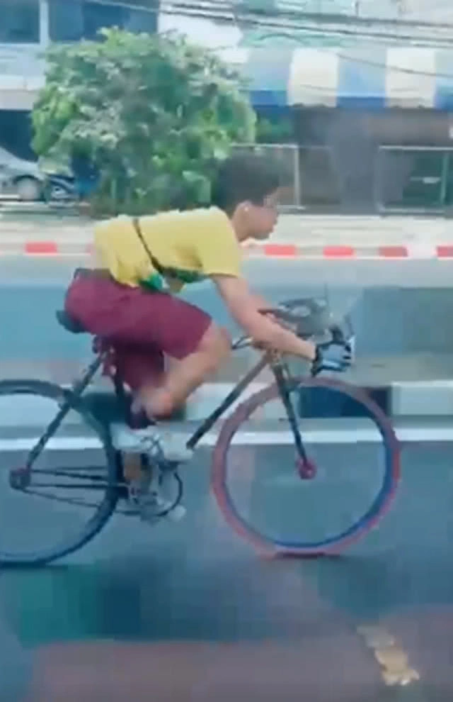 ชาวเน็ตแห่ชมคลิป! ปั่นจักรยานหวาดเสียว ตามท้ายรถเมล์108