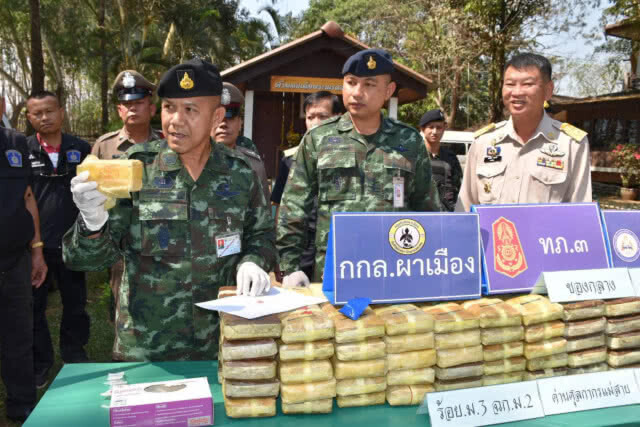 กองกำลังผาเมือง ยึดยาบ้า1.4ล้านเม็ด