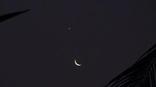 คลิป "พระจันทร์" ยิ้มตาเดียว ยามรุ่งสางที่พิษณุโลก