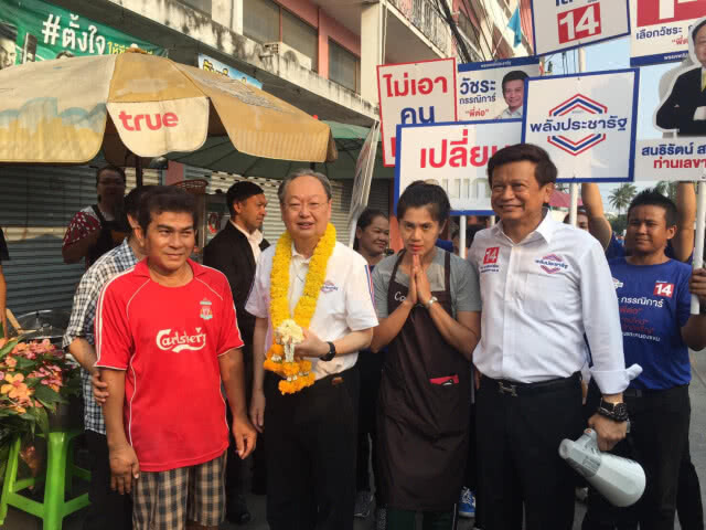 "สนธิรัตน์" ควง "วัชระ กรรณิการ์" บุกหาเสียงตลาดวัดหนองแขม