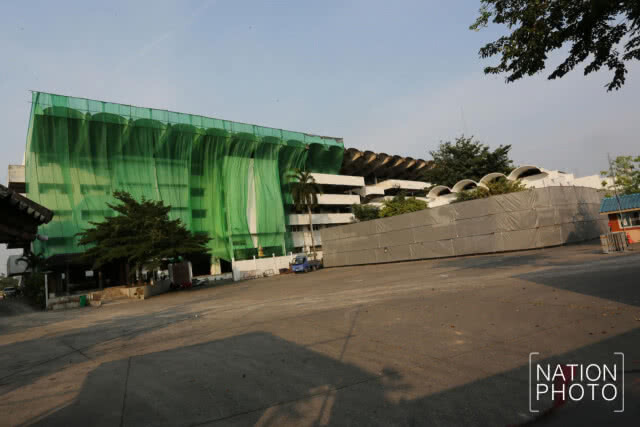 รื้อถอน สนามม้านางเลิ้ง เตรียมสร้างพระบรมราชานุสาวรีย์ ร.9