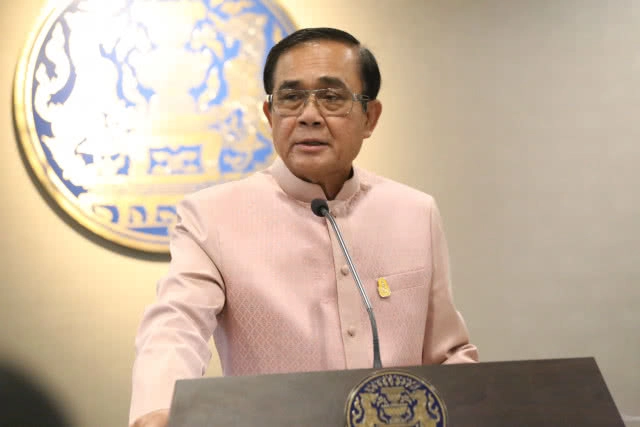 ในหลวงพระราชทานตราสัญลักษณ์-เข็มที่ระลึก "พิธีบรมราชาภิเษก"