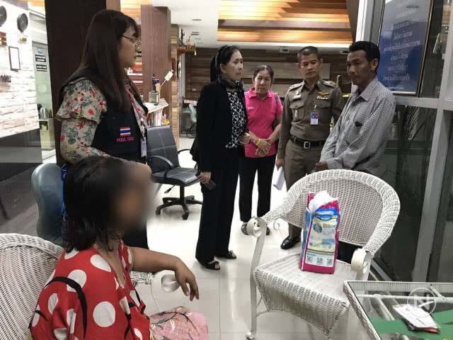 สามีใจร้ายอุ้มเมียป่วยอัมพาตทิ้งกลางซอย