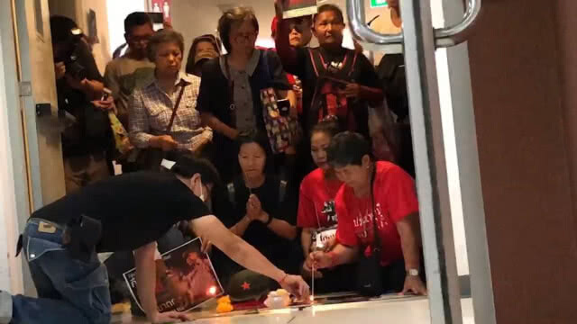 (คลิป) จุดธูปร้องกสม.ช่วยตามศพ "สุรชัย แซ่ด่าน"