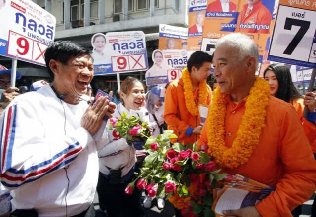 สปิริตการเมือง!!! "สุวัจน์" จ๊ะเอ๋! "มานิต" พปชร. โผเข้าสวมกอด ลั่นสร้าง ราชบุรี เป็นประตูสู่ภาคใต้