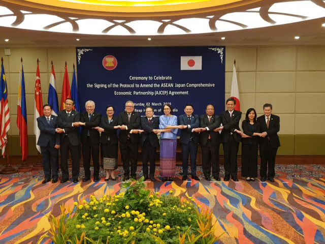 ‘พาณิชย์’ ลงนามพิธีสารแก้ไขความตกลง AJCEP เพิ่มโอกาสนักลงทุนไทย เผยมีผลทันทีปลายปี 62