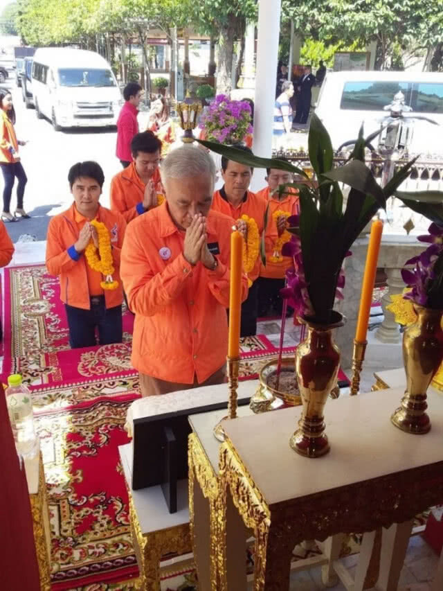 สปิริตการเมือง!!! "สุวัจน์" จ๊ะเอ๋! "มานิต" พปชร. โผเข้าสวมกอด ลั่นสร้าง ราชบุรี เป็นประตูสู่ภาคใต้