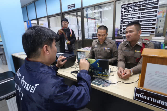 ผู้สมัครส.ส.เขต7 พรรคเสรีรวมไทยร้องป้ายถูกทำลาย