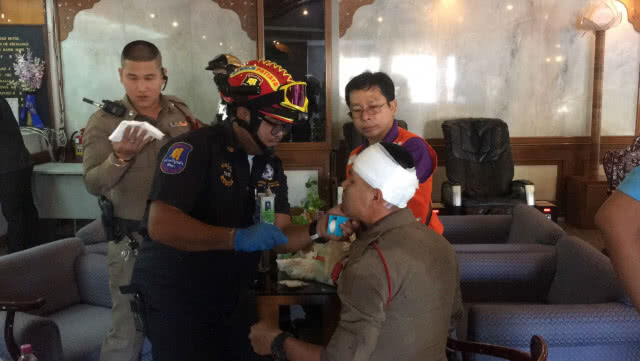 ฝรั่งคลั่งที่แท้คนไทย ตรวจพบสารเสพติดในตัว ซ้ำมีหมายจับ