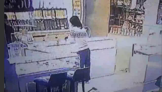 เร่งล่า โจรแต่งหญิงชิงทอง215บาท ห้างพระราม4