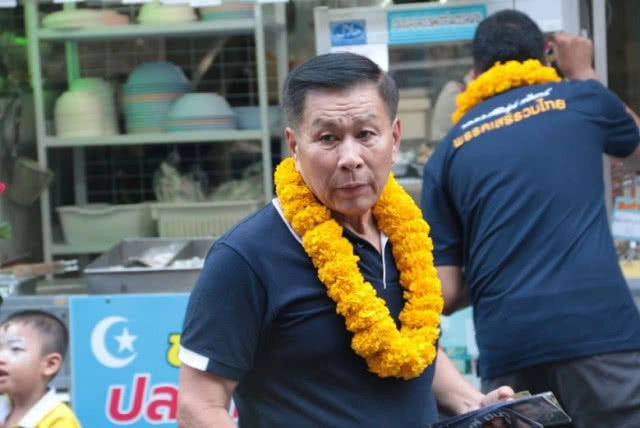 ยุบพรรค ทษช. "เสรีพิศุทธ์" รับส้มหล่น เลือกข้าง "ตระกูลเพื่อ"