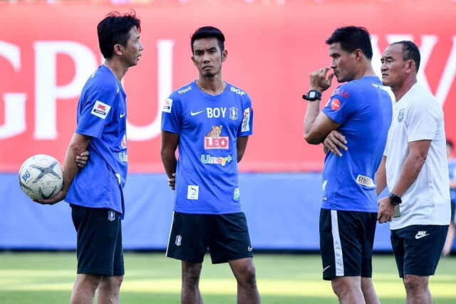 ฉลาม ขอโทษแฟน ทำเข้าสนามช้า แนะซื้อตั๋วที่ 7-11 ใกล้บ้าน