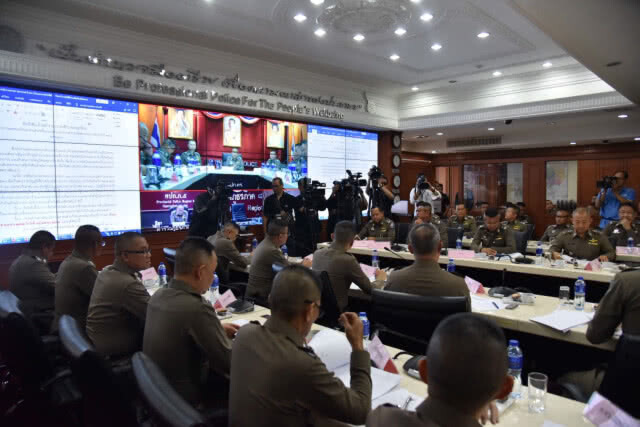 ชาวบ้านเฮ.! "ศรีวราห์" ไฟเขียว นั่งท้ายกระบะกลับสงกรานต์