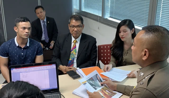 ตร.เช็คบัญชีคนร้ายปลอมเป็นอดีตนักร้องสาวหลอกเงินหนุ่มฟิตเนส