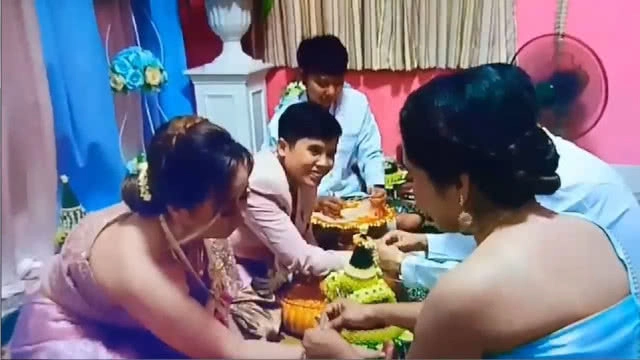 ฮือฮา! หญิงแต่งหญิง สินสอด 1 แสน ทองคำหนัก4บาท!!