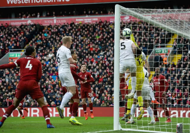 "หงส์แดง" คืนฟอร์มชนะ "เบิร์นลีย์"4-2จี้ฝูงหนึ่งแต้ม