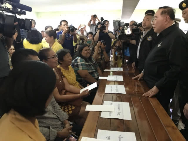 บิ๊กป้อม บินด่วน พัทลุง-สตูล ติดตามสถานการณ์ความไม่สงบ