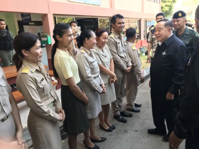 บิ๊กป้อม บินด่วน พัทลุง-สตูล ติดตามสถานการณ์ความไม่สงบ