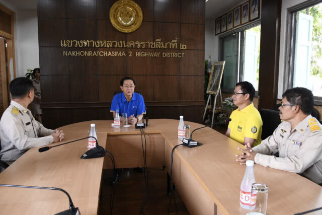 อาคม เยี่ยมให้กำลังใจเจ้าหน้าที่แขวงทางหลวงนครราชสีมาที่ 2