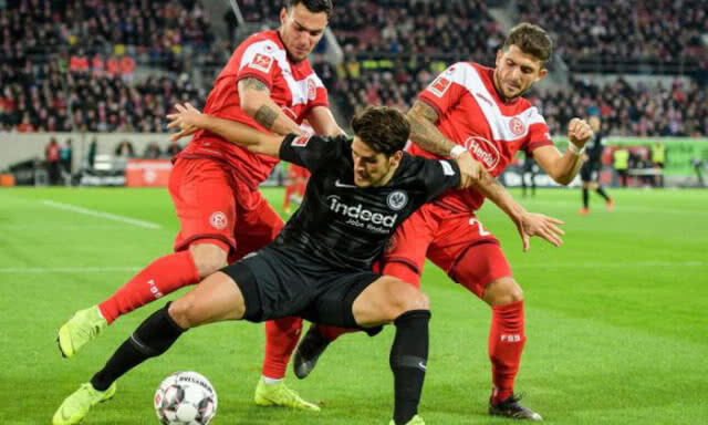 "แฟรงค์เฟิร์ต"บุกถล่ม"ดุสเซลดอร์ฟ"3-0ศึกบุนเดสลีกา