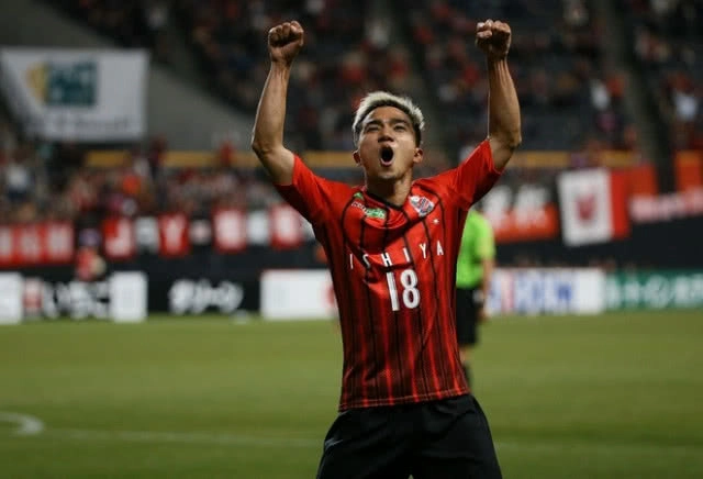 สื่อยุ่น ยก ลูกจ่าย "ชนาธิป" กลางตัวรุกดีสุดเจลีก