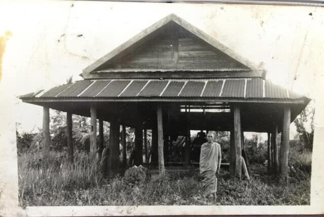 Unseen กราบหลวงพ่อทองผุดโผล่จากพื้นครึ่งองค์