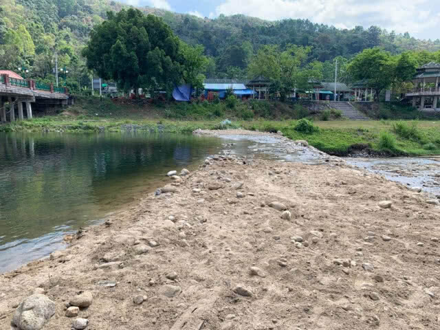 บ้านคีรีวง​ ฝนทิ้งช่วงหลายวัน​ ชป.นครศรีฯเต้นทำฝายชะลอน้ำ