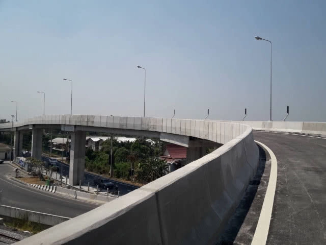 สะพานกลับรถ สถานีรถไฟบางบำหรุ สร้างเสร็จยังไม่เปิดให้ใช้?