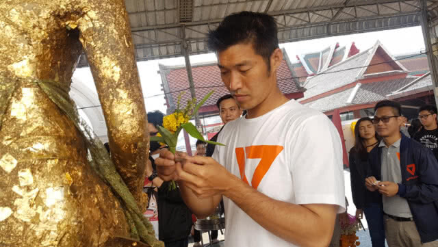 "ธนาธร" ลุยเมืองขุนแผน มั่นใจเจาะไข่แดง "ชาติไทยพัฒนา"