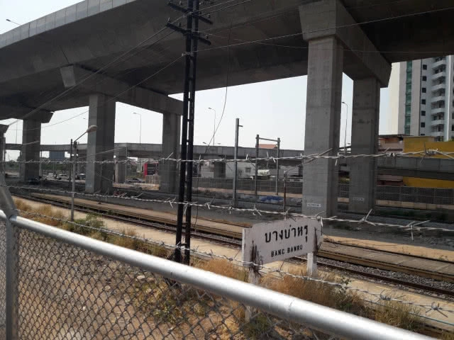 สะพานกลับรถ สถานีรถไฟบางบำหรุ สร้างเสร็จยังไม่เปิดให้ใช้?